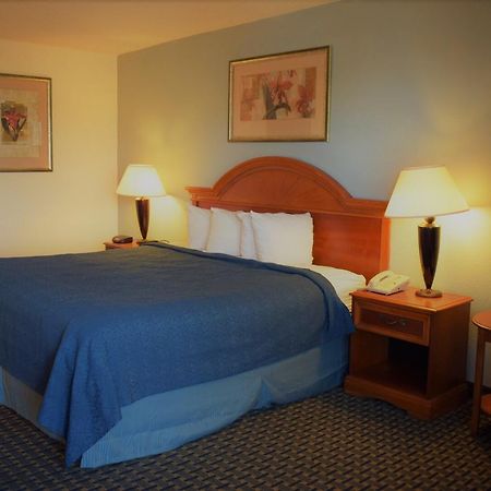 Texas Inn & Suites Дентън Екстериор снимка