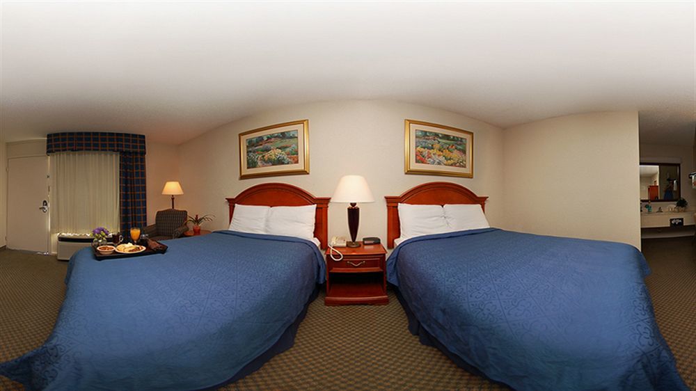 Texas Inn & Suites Дентън Екстериор снимка