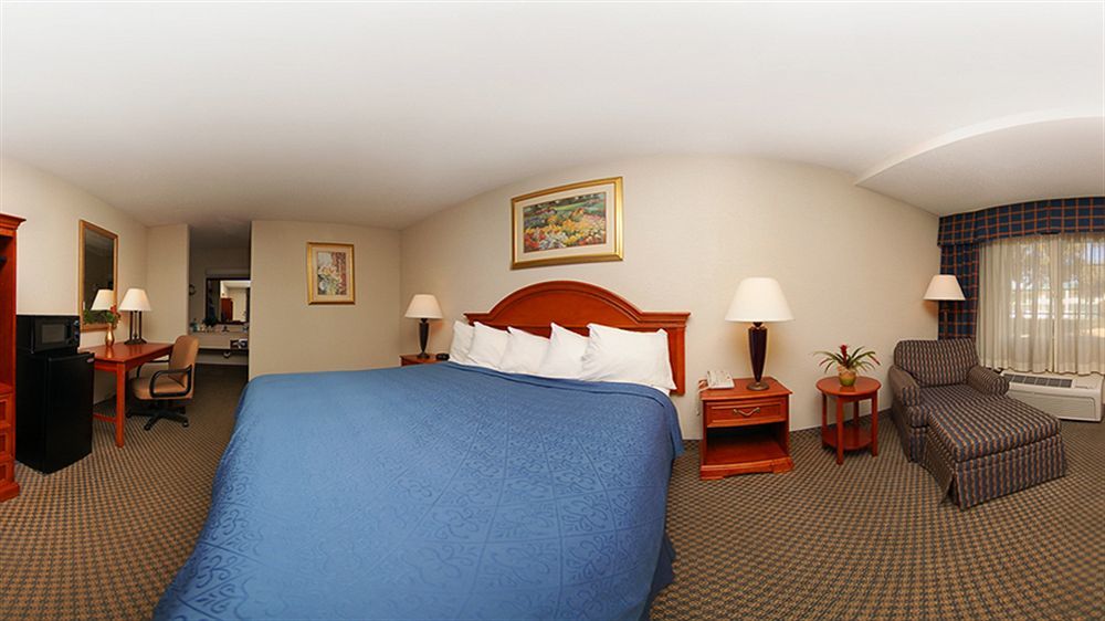 Texas Inn & Suites Дентън Екстериор снимка