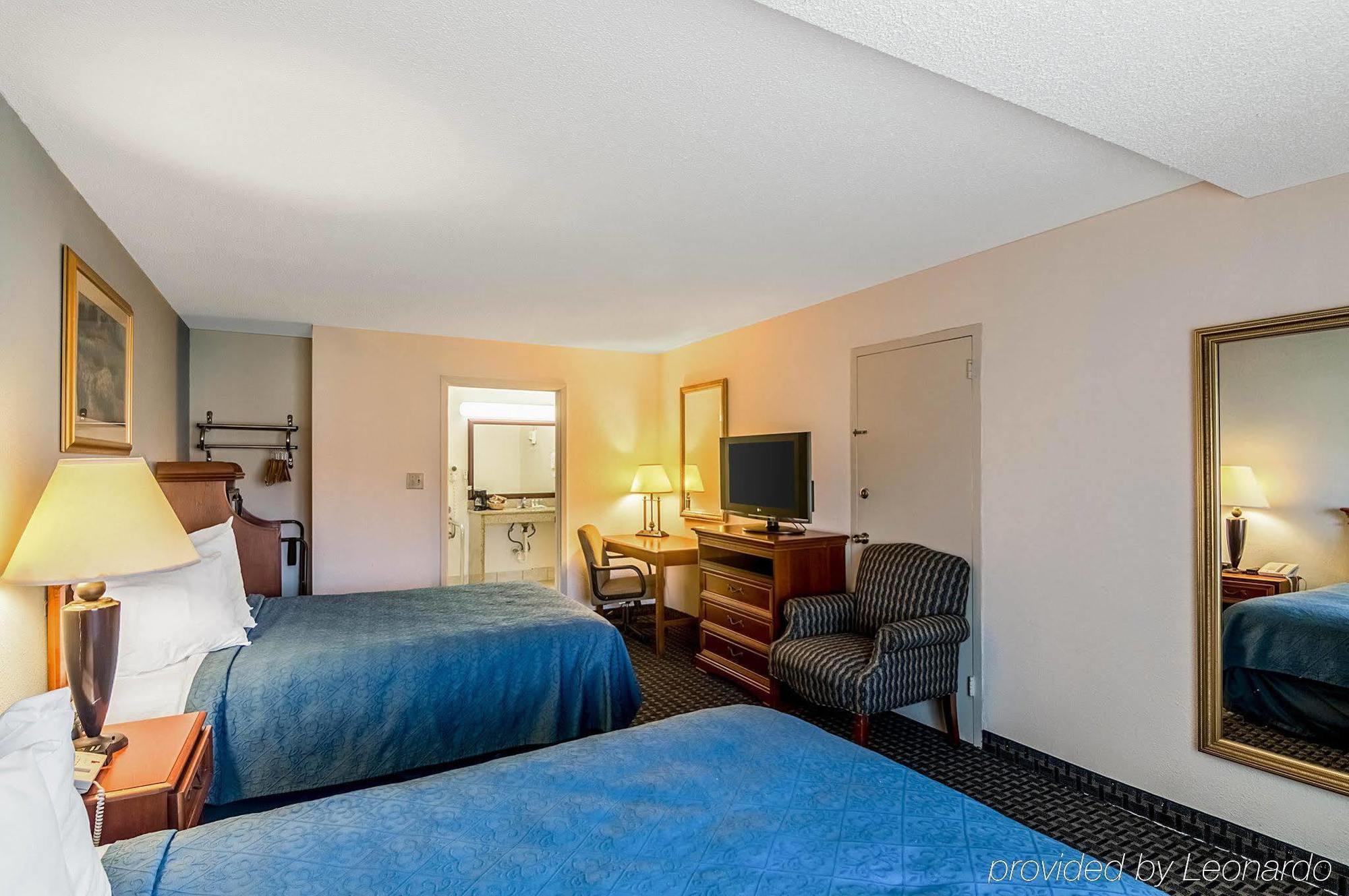 Texas Inn & Suites Дентън Екстериор снимка