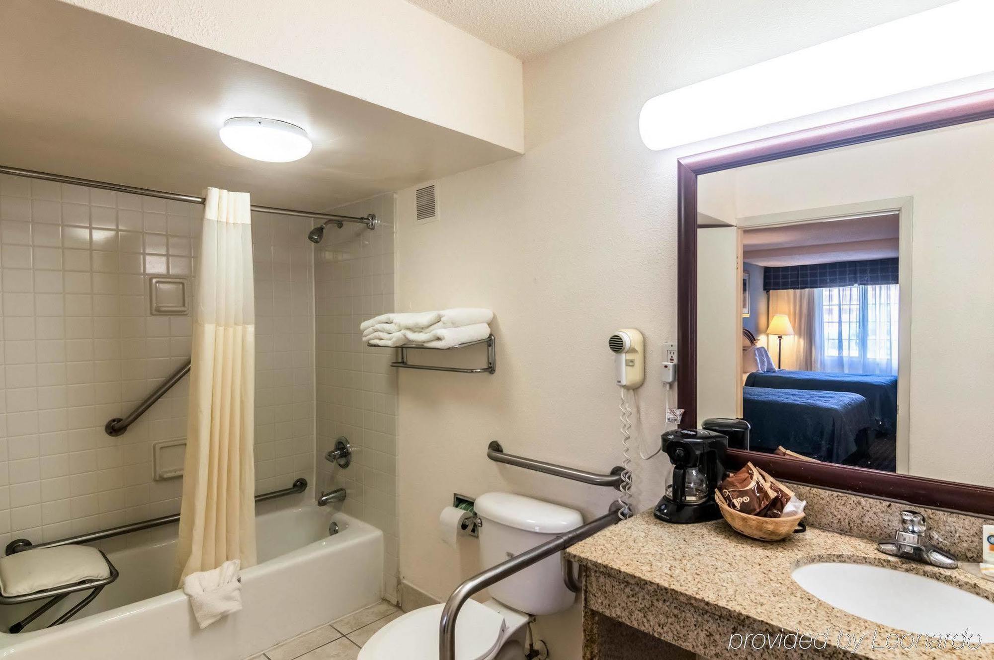 Texas Inn & Suites Дентън Екстериор снимка