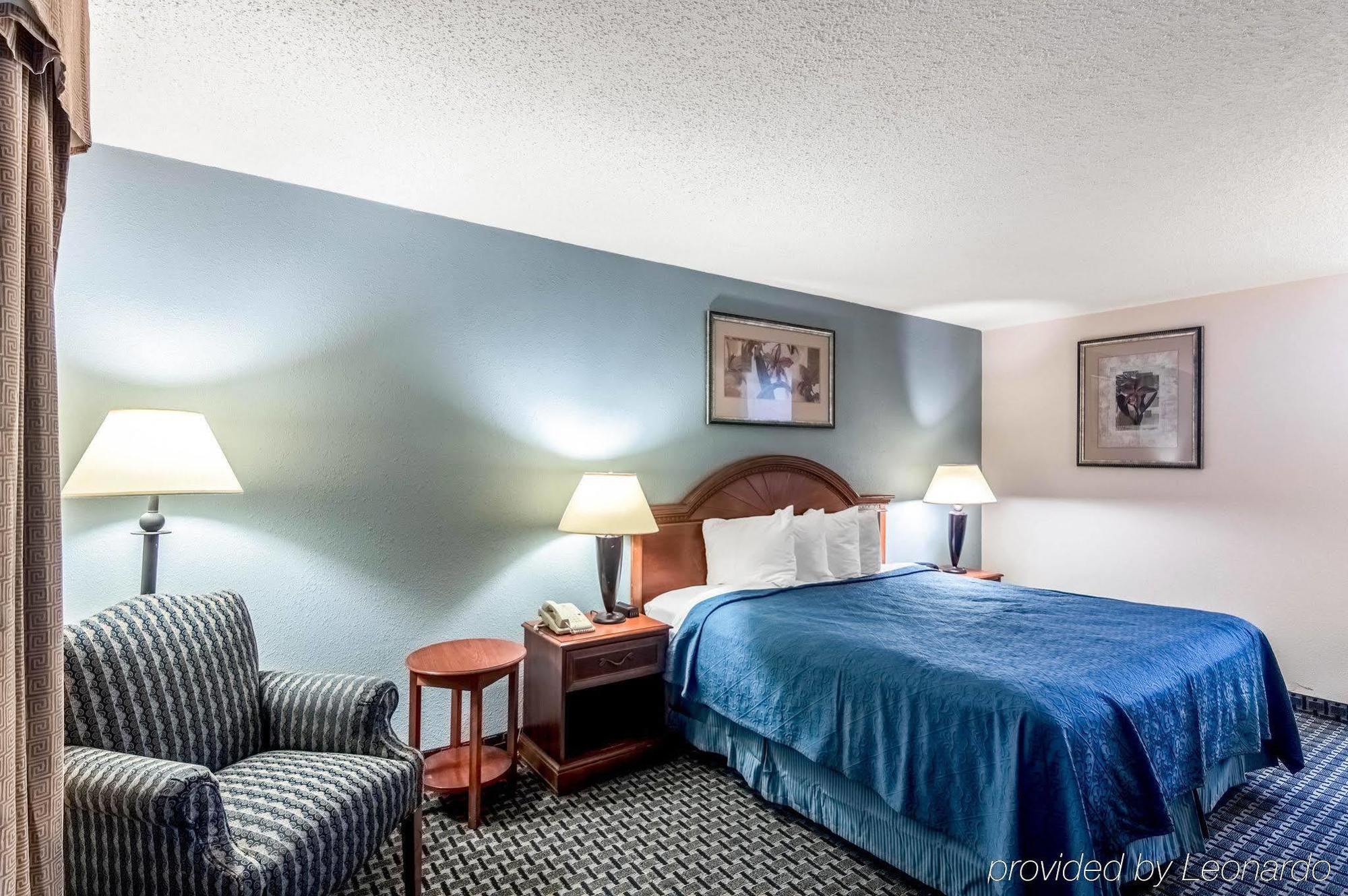 Texas Inn & Suites Дентън Екстериор снимка