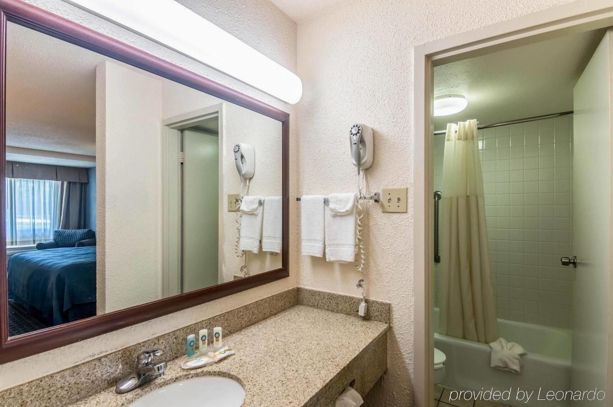Texas Inn & Suites Дентън Екстериор снимка