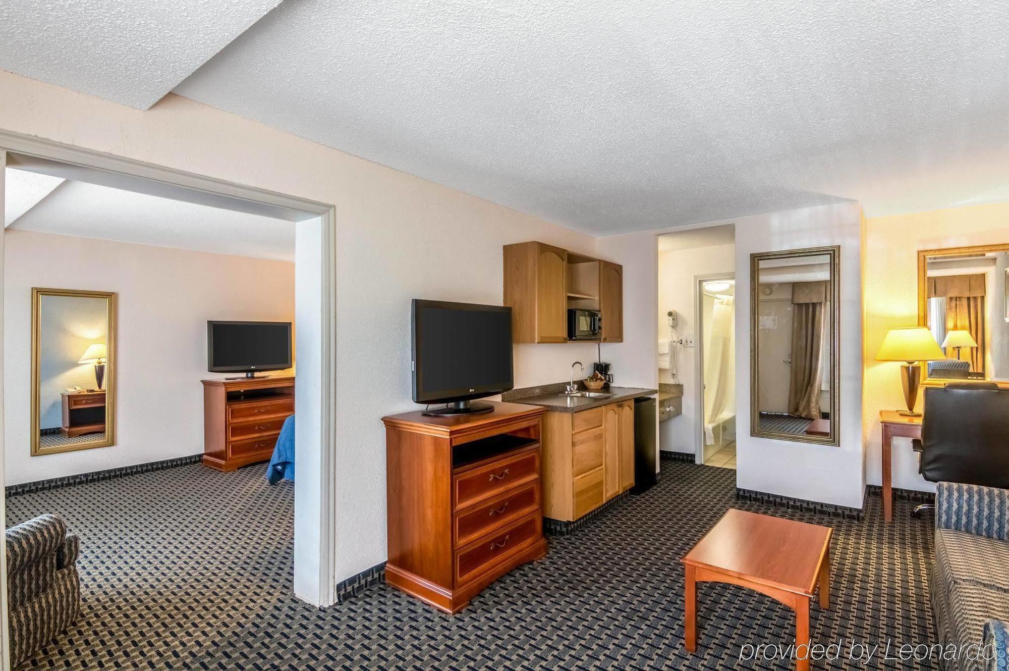 Texas Inn & Suites Дентън Екстериор снимка