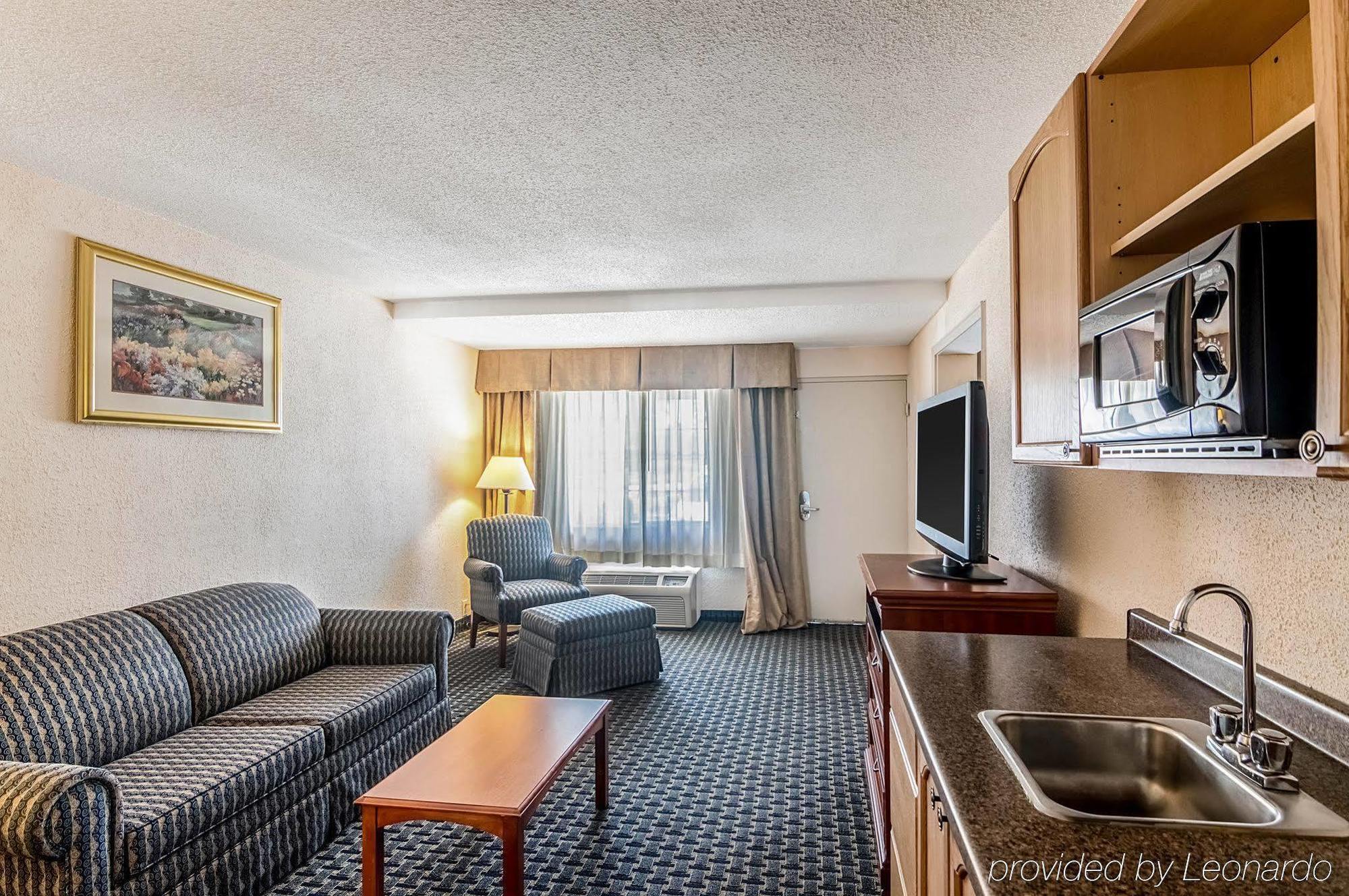 Texas Inn & Suites Дентън Екстериор снимка