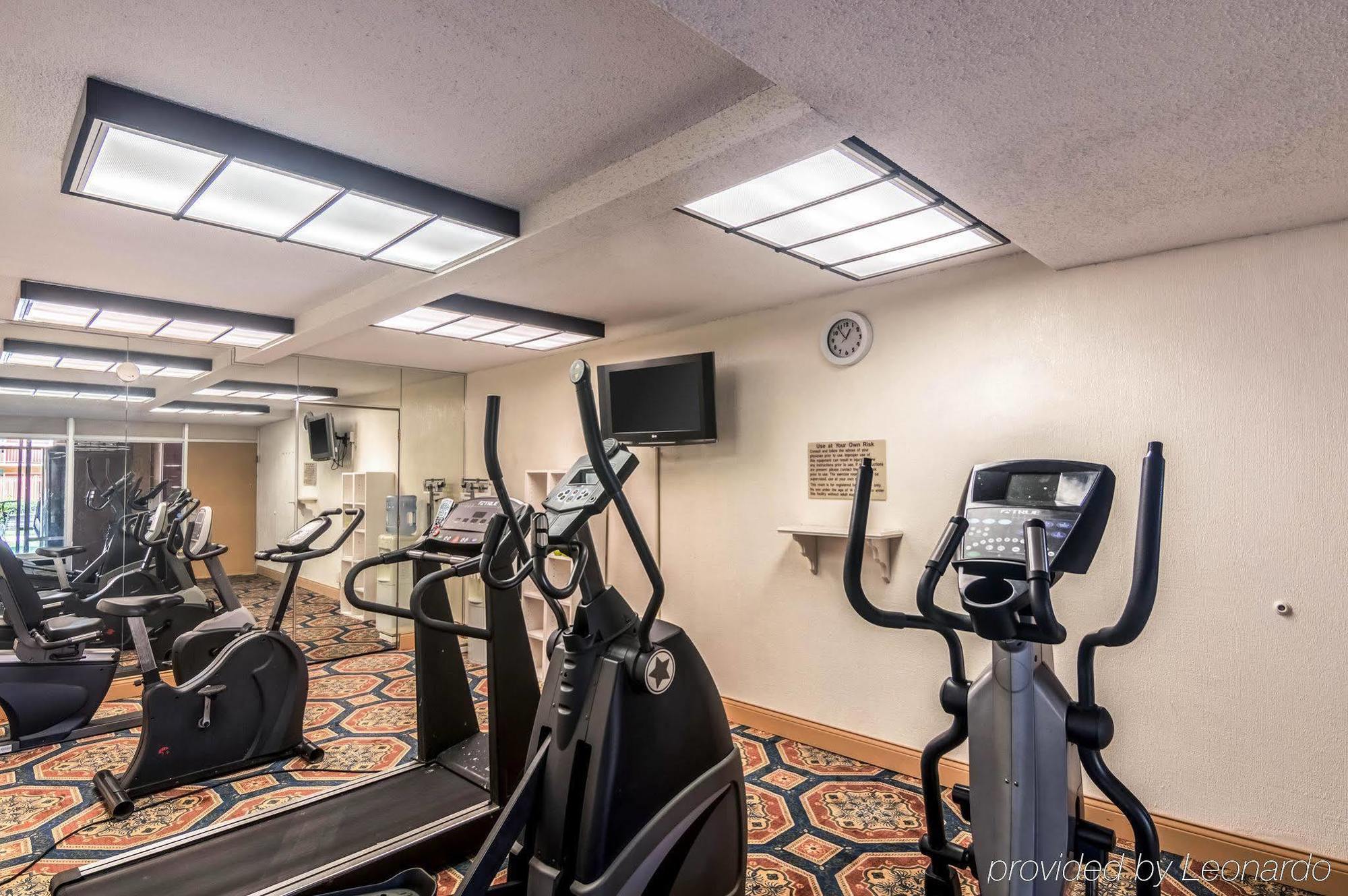 Texas Inn & Suites Дентън Екстериор снимка