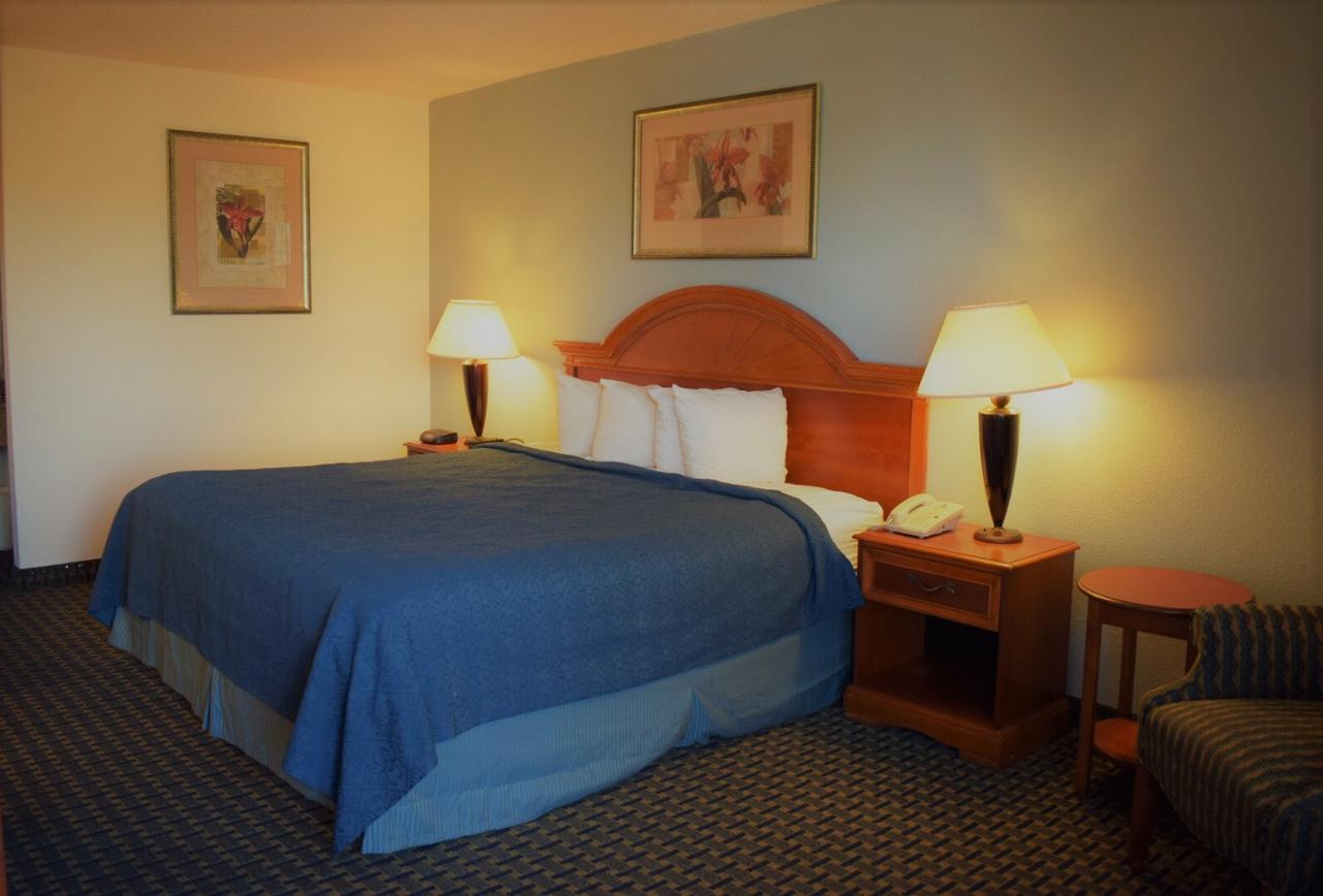 Texas Inn & Suites Дентън Екстериор снимка