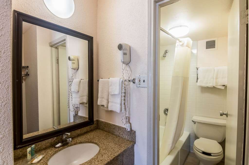 Texas Inn & Suites Дентън Стая снимка